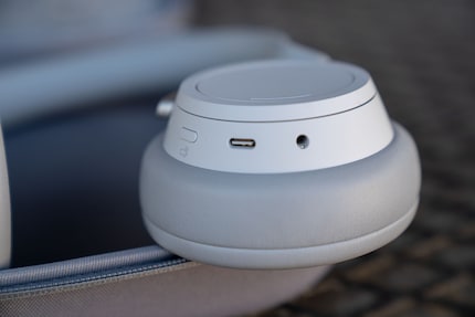 Die Surface Headphones gehören zu den wenigen Surface-Produkten, die mit USB-C geladen werden können