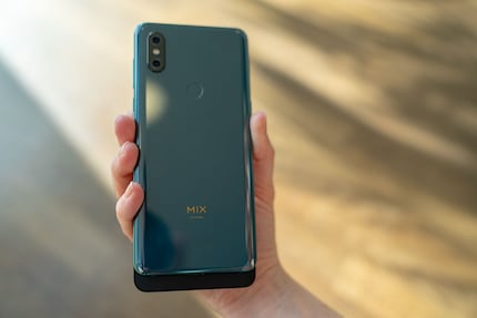 Sieht aber total hübsch aus: Das Xiaomi Mi Mix 3 hat einen schönen grünen Farbton getroffen
