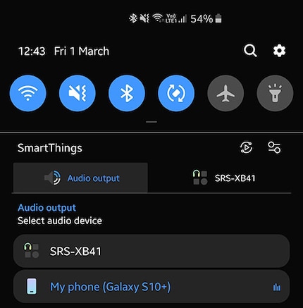 Simply switch between audio outputs.
