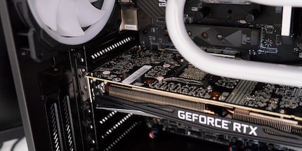 Odd: Only the PCB is visible on my graphics card.