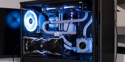 The card stays in like this - now I just have to get to work on the cable management.