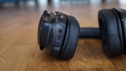 microUSB für die Verbindung mit dem PC und 3.5 mm für das Smartphone.