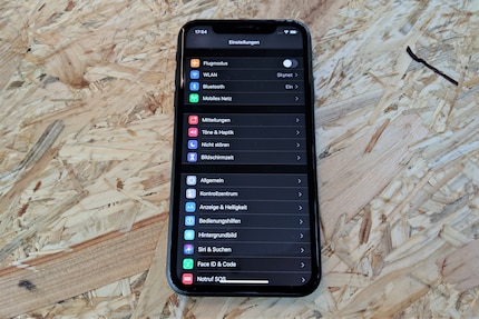 Der Dark Mode funktioniert in den Einstellungen und allen Apple Apps