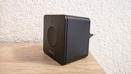 Mit der Nuki WiFi Bridge bringst du dein Smart Lock ins Internet.