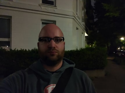 Selfie dans l'obscurité