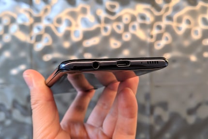 Presa per cuffie e presa USB-C sul lato inferiore