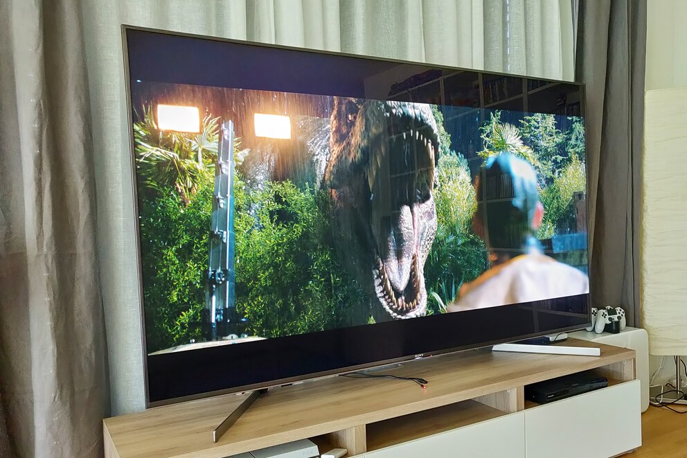 T-Rex scene, Sony LCD XG95, 75 inches