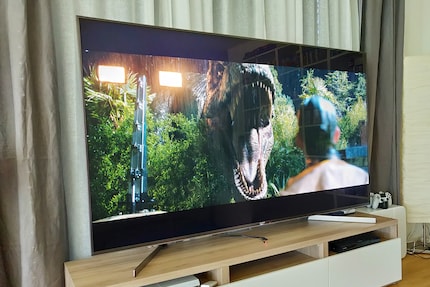 La scène du t-rex sur la LCD XG95 de 75 pouces.