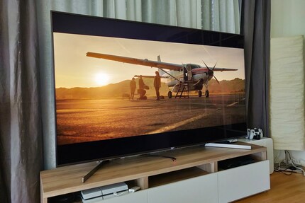 L'avion devant le coucher de soleil, LCD XG95.
