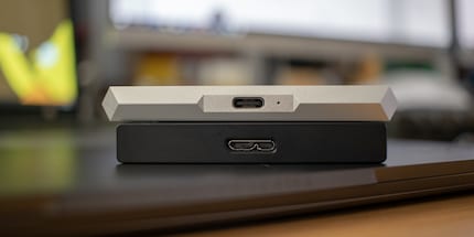 Unten: Anschluss des Grauens; Oben: Anschluss des Vertrauens – bei externen Laufwerken solltest du darauf achten, dass sie einen USB-C-Anschluss haben.
