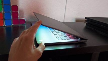 Ab diesem Punkt schliesst sich das Notebook wie ein Klodeckel.