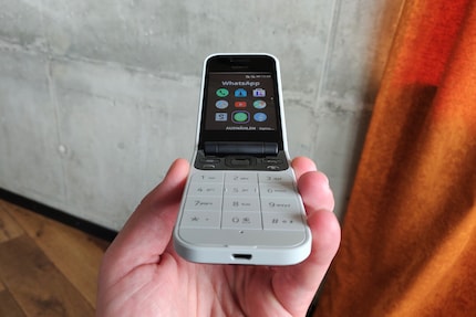 Nokia 2720 Flip