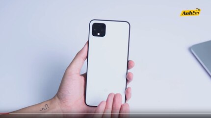 Die Rückseite des Phones im Video.