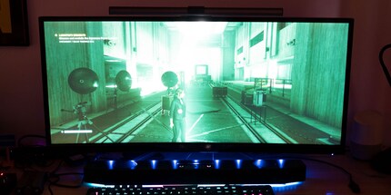 Links mit eingeschalteter Screenbar, rechts ohne Licht.