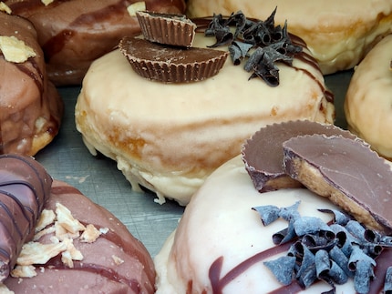 Ein Donut mit gefühlten zwei Milliarden Kalorien, die AI der Oppo-Kamera hat das Food Preset verwendet