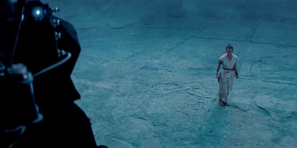 Serait-ce Palpatine observant Rey ?