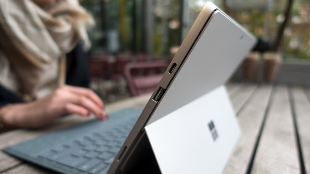 USB 3.1 Typ-C, USB 3.0 Typ-A und Surface Connect Anschluss