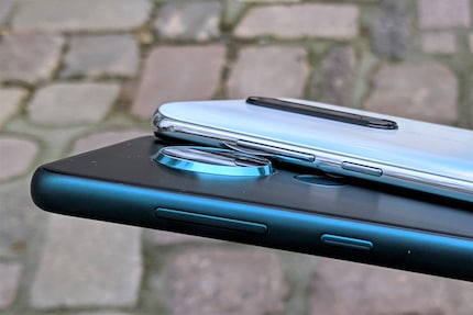 Entrambe le fotocamere si distinguono.