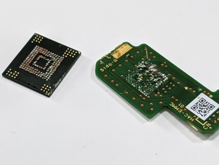 Gelöst ist der Chip, leider auch die Pins.