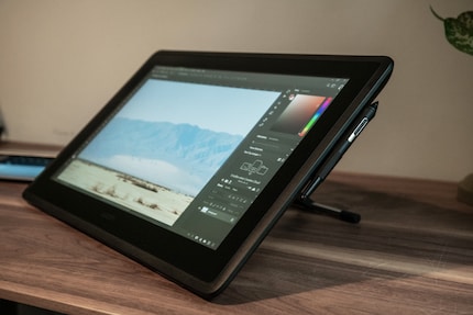 Le Cintiq 22 peut être redressé plus haut et est flexible en termes d'inclinaison.