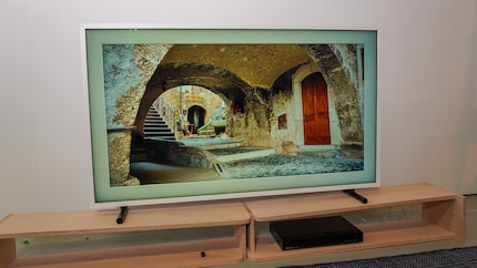 Je ne sais pas pourquoi, mais l'illusion de ne pas voir une TV ne fonctionne pas aussi bien qu'avec le mode plein écran.