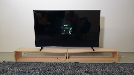 Surtout pour les scènes sombres, il devient difficile de regarder la télévision sur la Frame dans un salon lumineux. Ici, je vois même mon reflet.