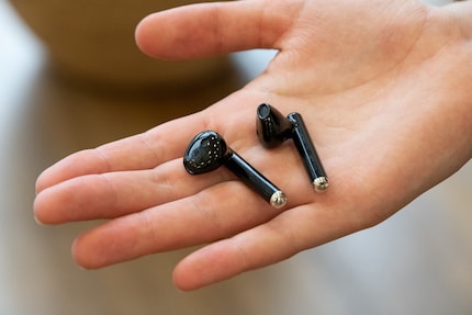 Le cuffie assomigliano molto agli Airpods 2.