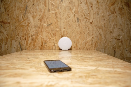 A mobile and a smart disc in action for good air.