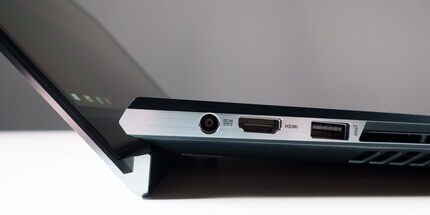 Den Mechanismus zum Anheben der Basis nennt Asus «Ergo-Lift-Scharnier».