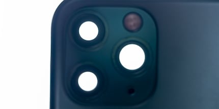 Ce n’est pas la coque arrière qui fait l’appareil photo, mais elle peut avoir un impact sur ses spécifications.