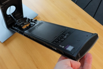 ... und PC in der Halterung heraus nehmen.