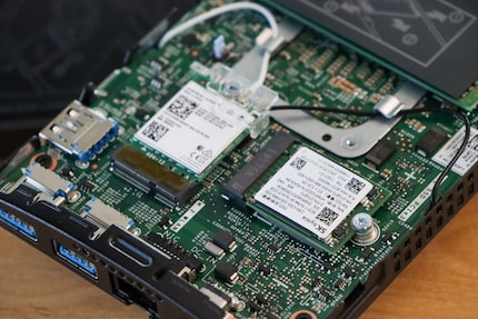Du kannst unter anderem die SSD tauschen.