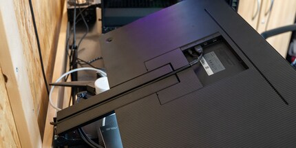 Cable guides and connections
