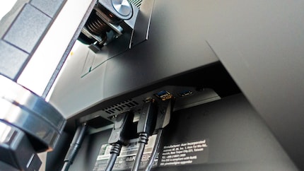 DisplayPort (v1.4), HDMI Type A (v2.0), 3.5 mm jack, USB 3.0 Upstream and 4 x USB 3.0 Type A.