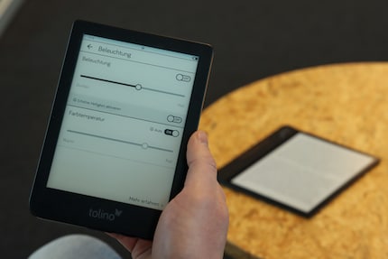 You can adjust the colour temperature manually or leave it to the automatic system.