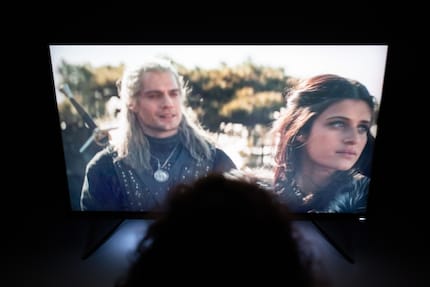 Lo stregone Geralt ha la vita facile. Ai suoi tempi non c'era Netflix.