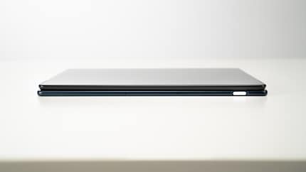 Äusserlich sind sie sich sehr ähnlich. Das Slate hat zusätzlich einen Fingerabdrucksensor am Powerbutton.