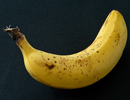 A prima vista, la banana sembra un semplice motivo.