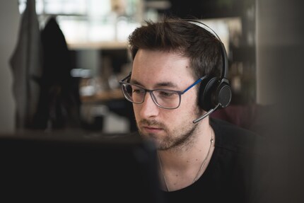 A picture from the old days. Almost all customer service employees currently work from home.