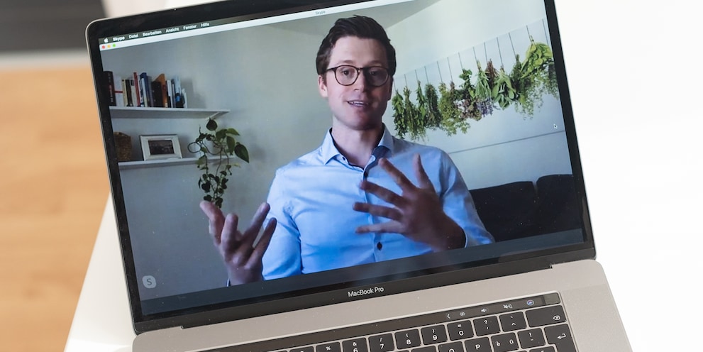 Roman Bolli erklärt via Skype, was South Pole macht.