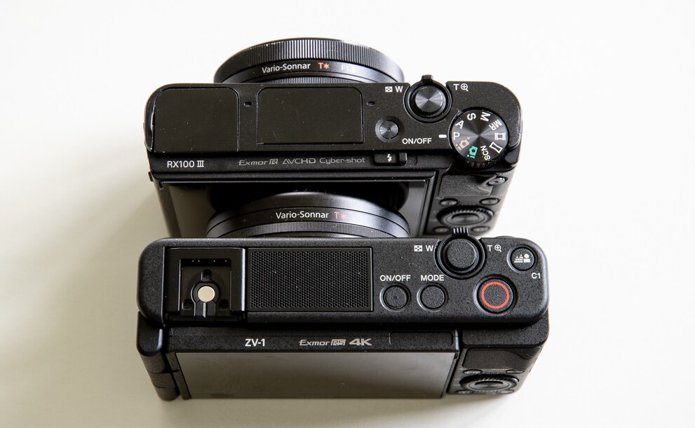 Sony ZV-1 (unten) und RX100 III