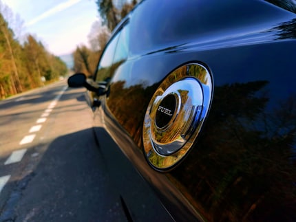 Una Dodge Challenger alla luce del mattino, foto scattata con il P40 Pro