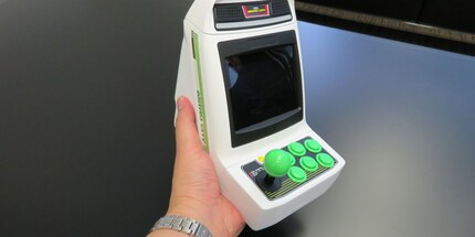 La console portable rétro-arcade : voici à quoi ressemble la nouvelle Sega Astro City Mini.