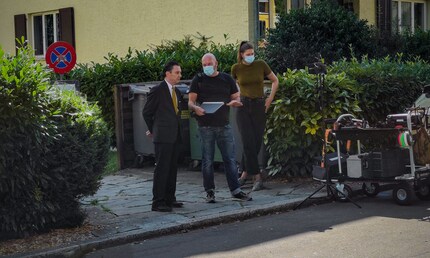 Der Regisseur (mitte), die Turnschuhfrau (rechts) und sein Star (links)