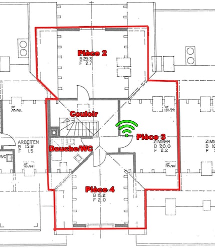Deuxième étage. Symbole Wi-Fi vert : emplacement du routeur.