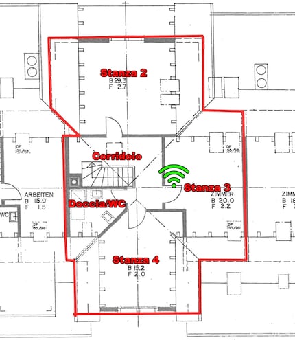 Secondo piano mansardato. Icona WiFi in verde: posizione router