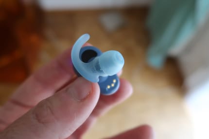 Cuffia piccola, tappi medi e le mie orecchie sono felici.