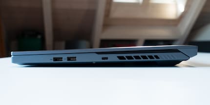 2 x USB 3.2 Gen 1 type A et 1 x USB 3.2 Gen 2 type C (Thunderbolt 3, DisplayPort 1.4, Power Delivery).