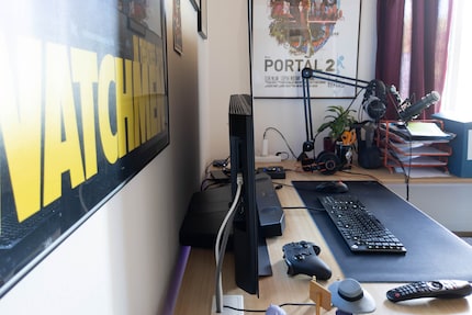 Con il supporto, la TV si allontana nettamente dalla parete.