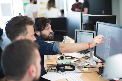 Roll up your sleeves and do your own programming – that's another part of the team leaders’ job.